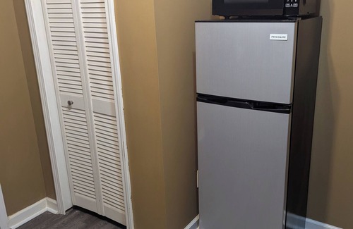 Conyers House | Charming 1-bedroom house in delightful Conyers with WiFi, AC, fitness room