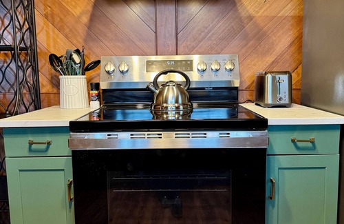 Thomasville House | Charming 1-bedroom house in Metcalfe with modern amenities and a vintage vibe