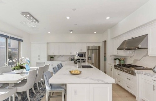 Irvine House | Charming 1-bedroom house in lovely Irvine with WiFi, AC