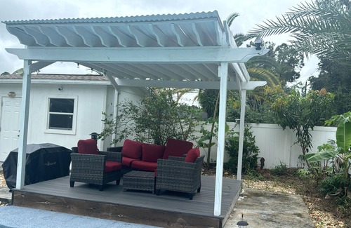 Greater Northdale House | Charming 1-bedroom in Tampa with WiFi, Pool, Fitness, and walkable to Lake Park
