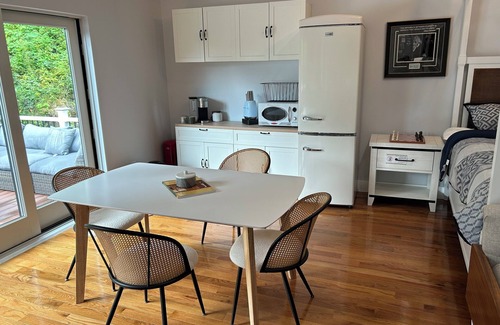 Readsboro House | Charming 1-bedroom in a house in readsboro withprivate entrance, private hot tub