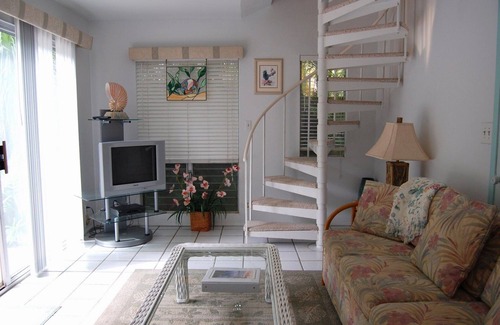 Kailua House | Charming 1-Bedroom Kailua Cottage with AC, Walk to the Best Part of the Beach