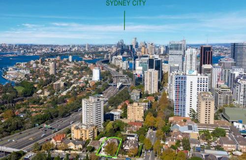 North Sydney Apartment | Charming 1 bedroom, park adjacent. city 5 minutes