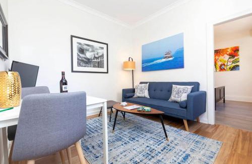 North Sydney Apartment | Charming 1 bedroom, park adjacent. city 5 minutes