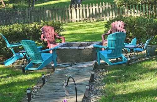 Youngstown House | Charming 1-bedroom queen size bed in house in quaint Youngstown