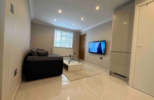 Windsor House | Charming 1-Bedroom Retreat for up to 4 Guests