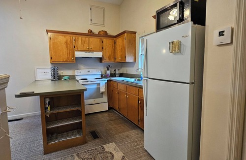 Midtown Cottage | Charming 1-bedroom, second story guest house in historic Augusta WiFi & AC