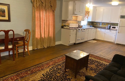 Natchez House | Charming 1-bedroom shotgun style house in historic downtown Natchez