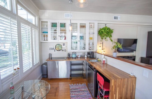 Beach Institute House | Charming 1-bedroom studio apt in historic Savannah