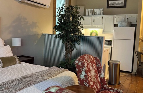 Livingston Apartment | Charming 1-bedroom traditional apartment in enchanting Livingston.