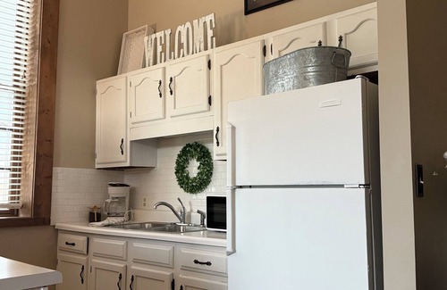 Livingston Apartment | Charming 1-bedroom traditional apartment in enchanting Livingston.