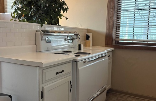 Livingston Apartment | Charming 1-bedroom traditional apartment in enchanting Livingston.