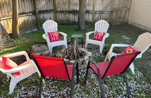Arlington House | Charming 1-bedroom and private bathroom with use of pool-non heated and fire pit