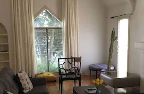 Melrose Apartment | Charming 1-bedroom Hollywood Bungalow