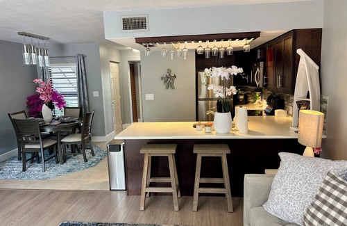 Palm Harbor Villa | Charming 1-bedroom 1 Bath, 2 Beds Villa in Palm Harbor with AC Waterfront Lake