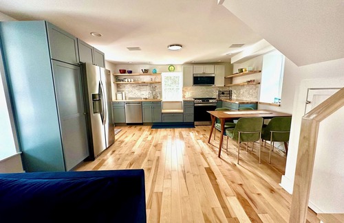 Northwest Philadelphia Cottage | Charming 1-bedroom cottage on Wissahickon Park in Chestnut Hill