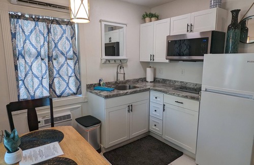 Nokomis Villa | Charming 1-Bedroom Villa - Beach Access and Boat Docks