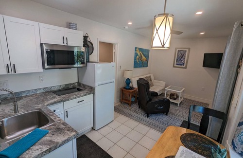 Nokomis Villa | Charming 1-Bedroom Villa - Beach Access and Boat Docks