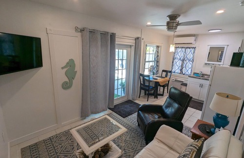 Nokomis Villa | Charming 1-Bedroom Villa - Beach Access and Boat Docks