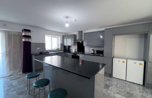 Cradley House | Charming 1-bedroom with private bathroom in a shared apartment