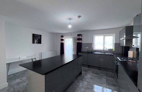 Cradley House | Charming 1-bedroom with private bathroom in a shared apartment