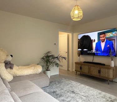 Preston House | Charming 1 Bedroom with Private Bath