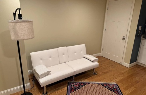 Burlingame House | Charming 1-bedroom with AC and WiFi in Pleasant Burlingame