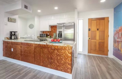 Scottsdale Highlands Estates Condo | Charming 1-bedroom western themed condo in marvelous Old Town Scottsdale