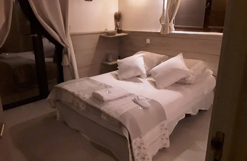 Saint-Etienne-du-Gres Other | Charming 19th century mas in Provence