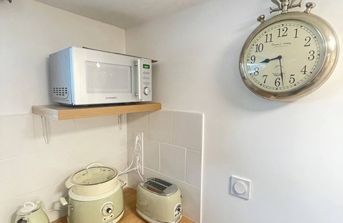 Saint-Come-de-Fresne Apartment | Charming 1-bedroom apartment in lovely Saint-Côme-de-Fresné with WiFi