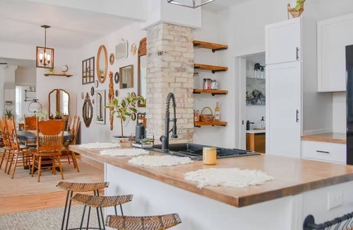 Green Bay House | Charming 1870's Downtown Loft