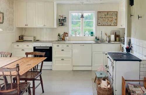 Norrtalje House | Charming 1900S Cottage In Billinge Village
