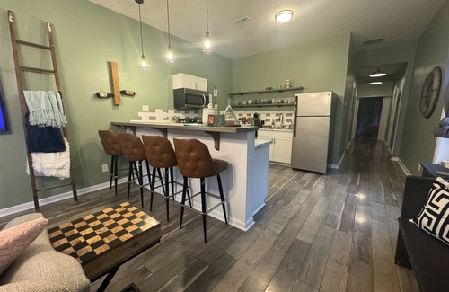 New Albany House | Charming 1920’s shotgun in southern Indiana, minutes from downtown Louisville