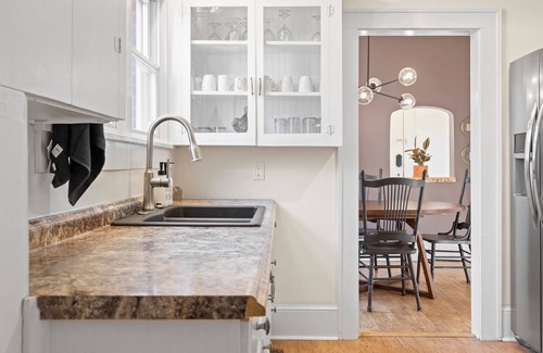 Hendersonville House | Charming 1930s bungalow in Hendersonville, NC- book today!