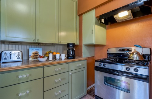 Walla Walla East Cottage | Charming 1936 cottage in Walla Walla wine country.