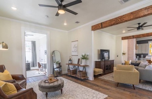 Greenville House | Charming 1940 Bungalow in the heart of Greenville