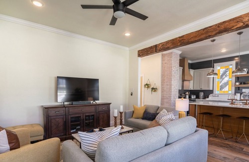 Greenville House | Charming 1940 Bungalow in the heart of Greenville