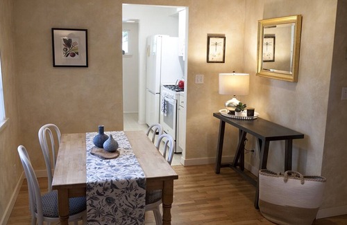 Central Oregon House | Charming 1940's garden cottage, convenient to UofO, Hospitals and downtown