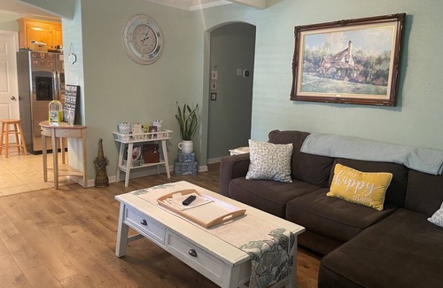 Auburn House | Charming 1950's Bungalow for 5