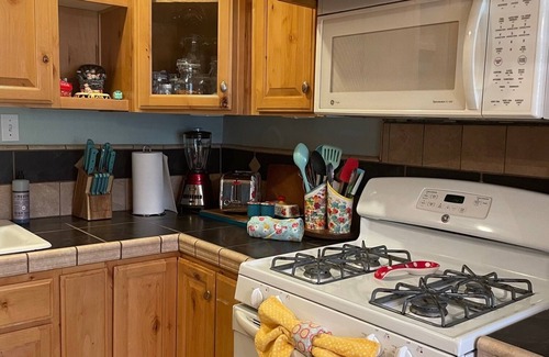 Auburn House | Charming 1950's Bungalow for 5