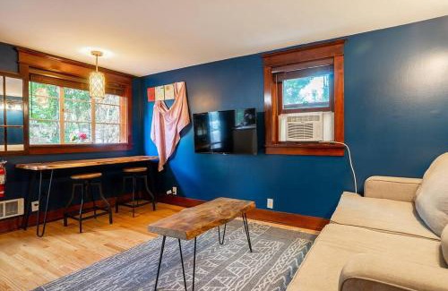 Broadway Bed & Breakfast | Charming 1bd Suite in Capitol Hill - Foxglove Inn