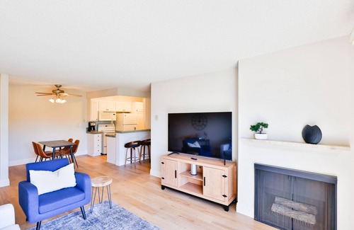 Playa Del Rey Condo | Charming 1bdr condo minutes from LAX w/free parking