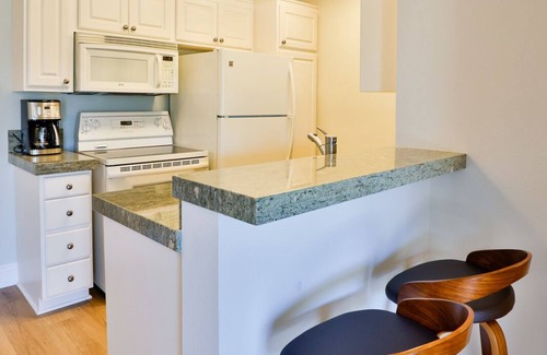 Playa Del Rey Condo | Charming 1bdr condo minutes from LAX w/free parking