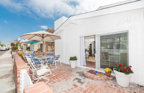 West Newport House | Charming 1Br Beach Cottage W Large Patio One Block To Sand By Beachview Rentals