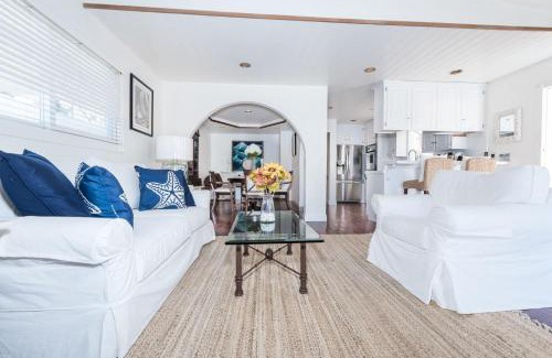 West Newport House | Charming 1Br Beach Cottage W Large Patio One Block To Sand By Beachview Rentals
