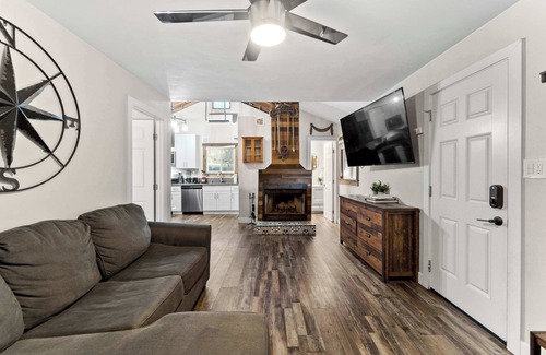 Julian House | Charming 1BR Cabin with Kids' Loft in Julian