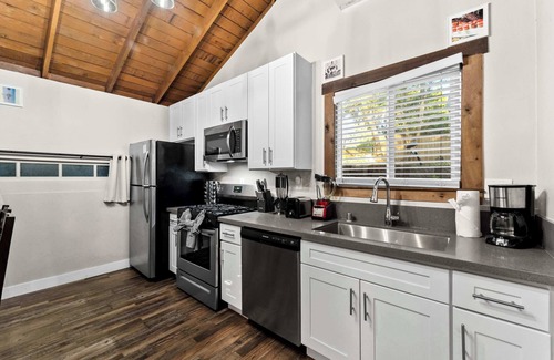 Julian House | Charming 1BR Cabin with Kids' Loft in Julian