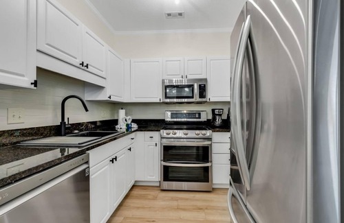 Vaught Condo | Charming 1BR Condo in Savannah Shores