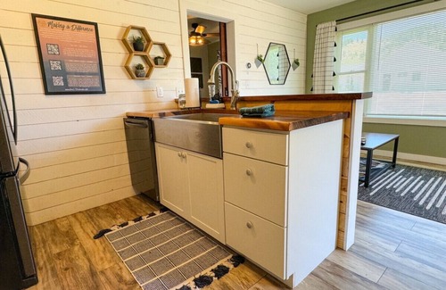 Spearfish Apartment | Charming 1BR Downtown APT | Newly Remodeled | Walk to Restaurants, Shops & Parks!