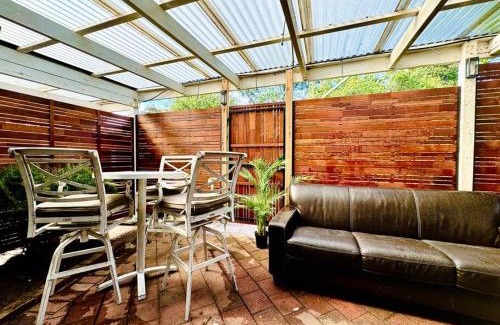 Wantirna South House | Charming 1BR Granny Flat Conveniently Located near Knox Shopping Center